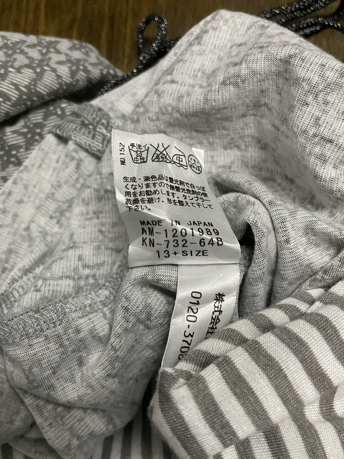 Balmain Vintage Designer Balmain Paris White Star Pattern Tshirt Size US L / EU 52-54 / 3 - 15 Thumbnail