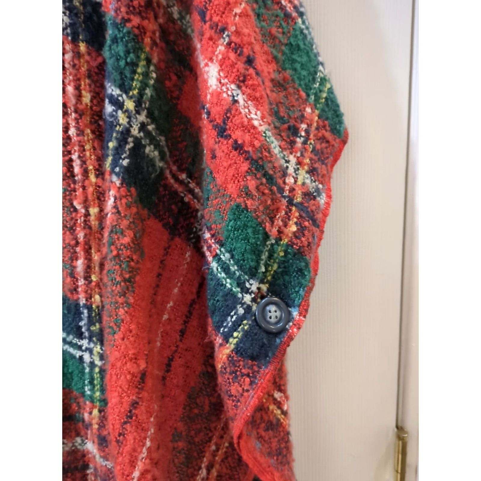 Forever 21 FOREVER 21 Poncho Shirt? Wait, need correct. Actual: "FOREVER 21 Plus Size Sweater Wrap Poncho Fringed Cardigan ONE SIZE" Size ONE SIZE - 4 Thumbnail