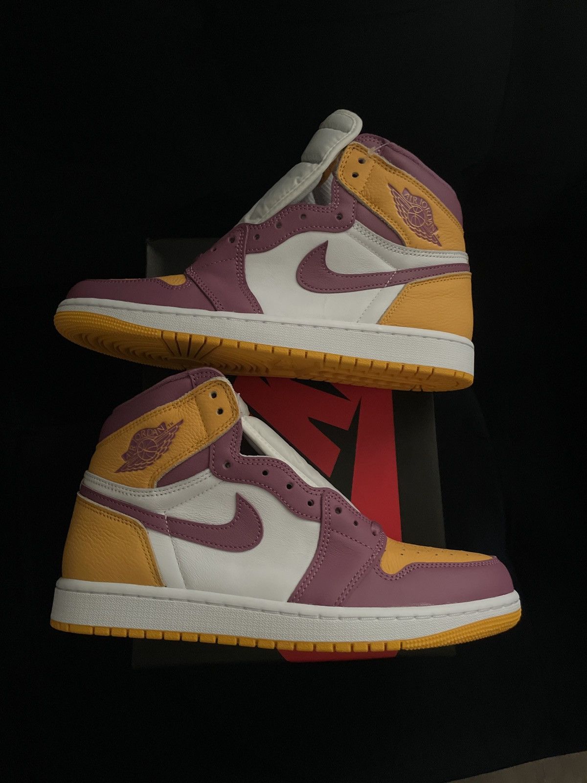 Nike Jordan 1 high OG “brotherhood” Size US 9.5 / EU 42-43 - 7 Thumbnail