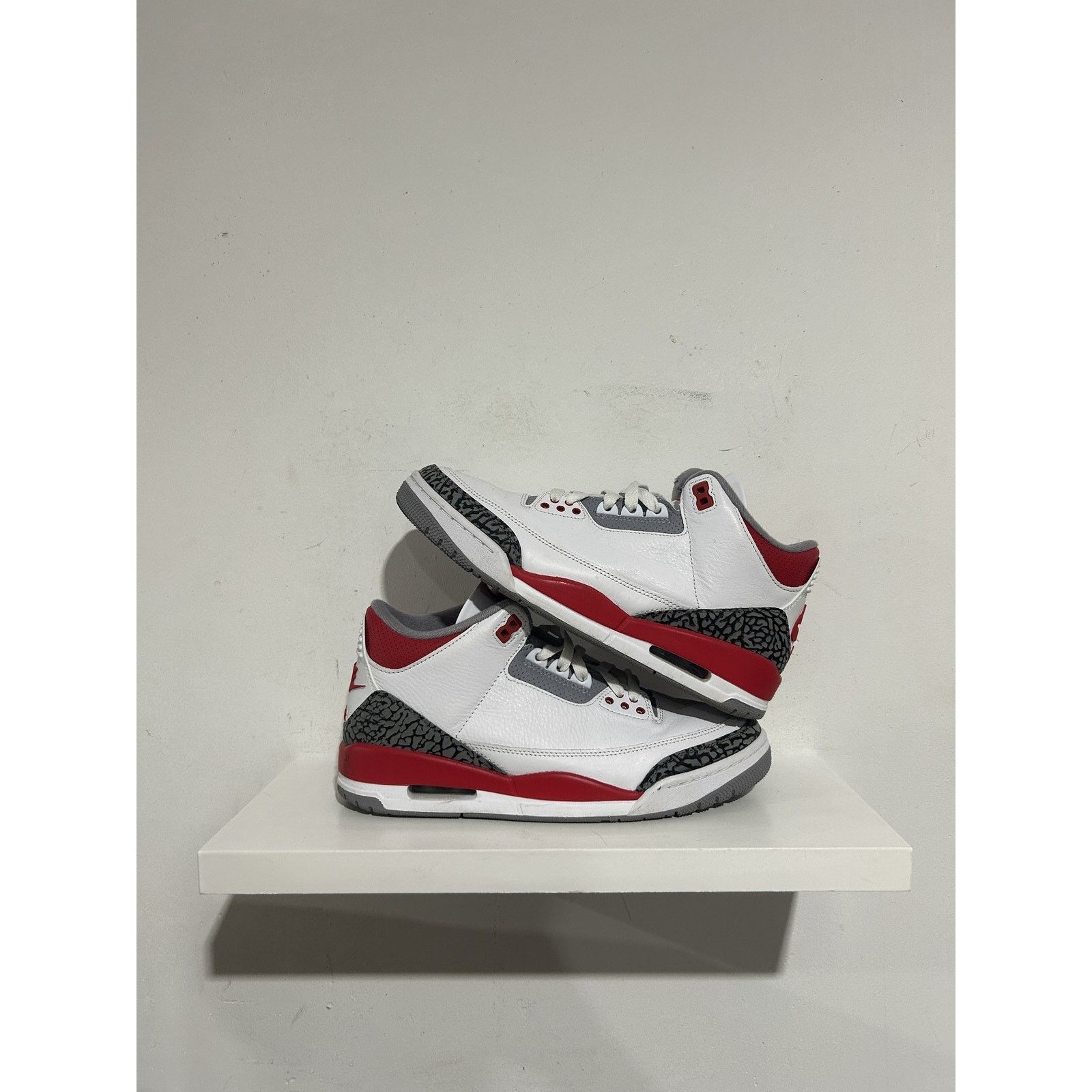 Jordan Brand JORDAN 3 FIRE RED SIZE 8.5 PREOWNED Size US 8.5 / EU 41-42 - 1 Thumbnail