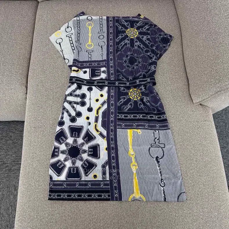 Hermes Hermes Silk Print Wrap Dress with Belt Size XS / US 0-2 / IT 36-38 - 1 Thumbnail