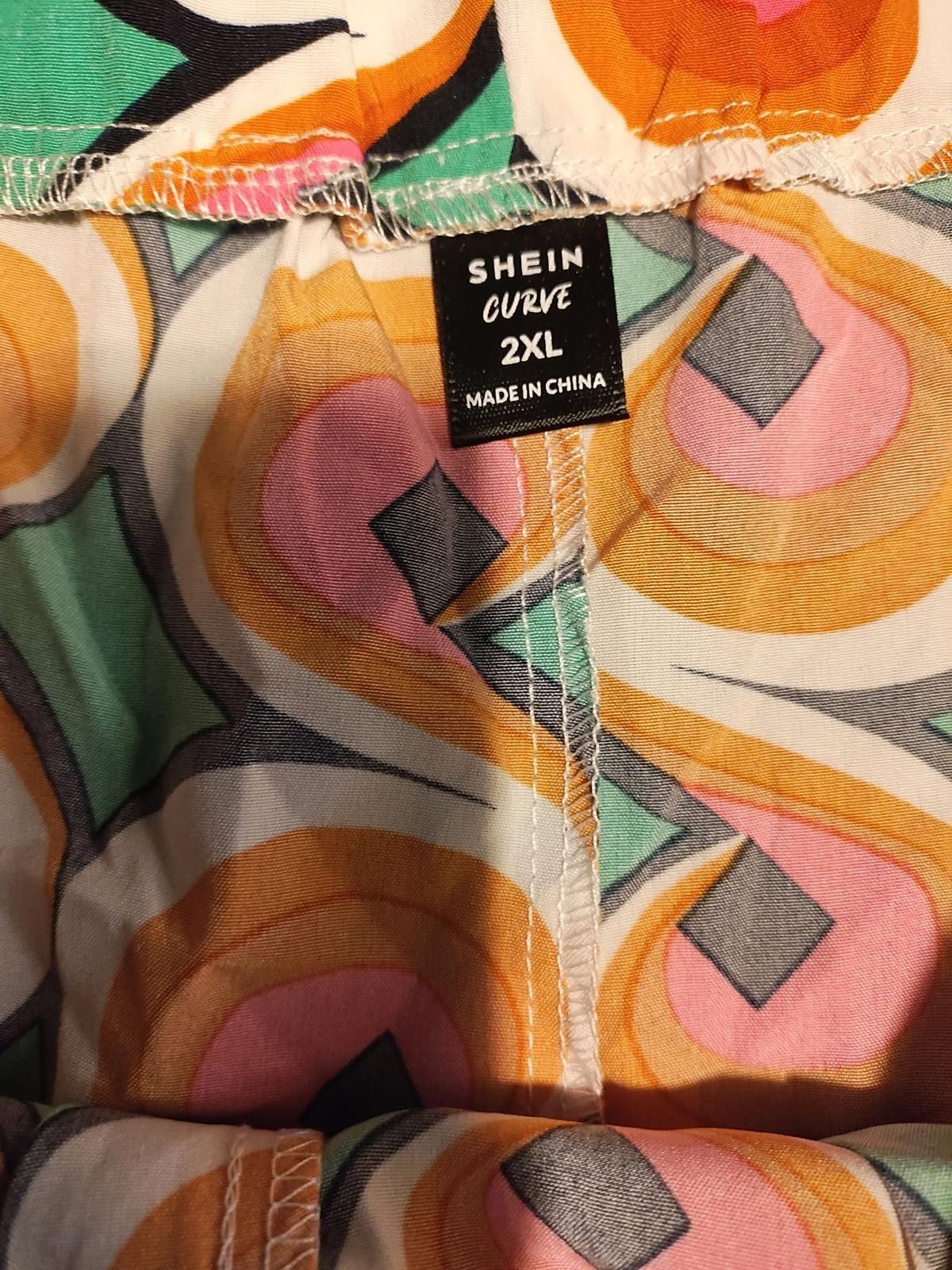 Shein Shein Women's Casual Shorts with Colorful Retro Pattern Size 42" / US 20 - 5 Thumbnail