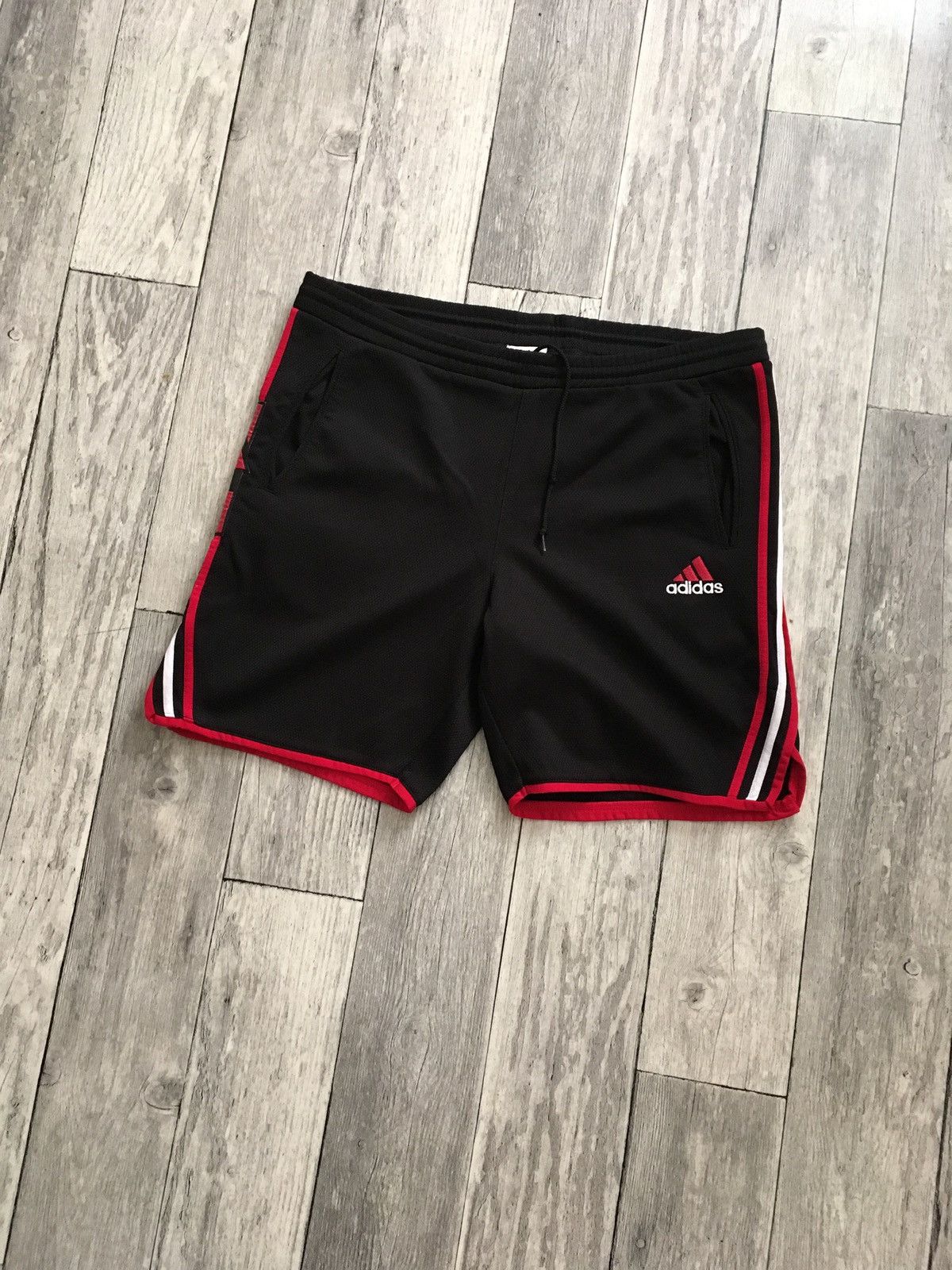 Adidas × Vintage Vintage retro 90’s Adidas 3 stripes shorts XL y2k cargo eqt Size US 36 / EU 52 - 2 Thumbnail