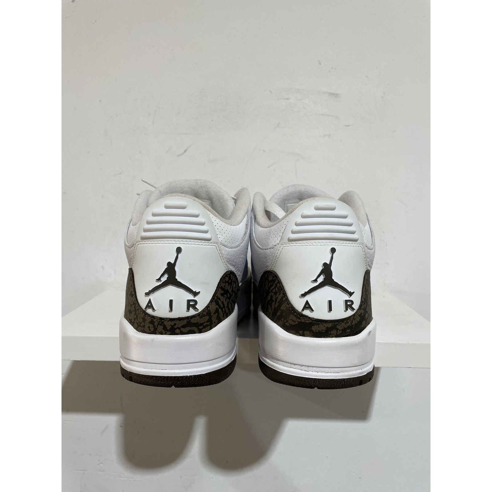 Nike NIKE JORDAN 3 MOCHA SIZE 9 PREOWNED Size US 9 / EU 42 - 4 Thumbnail