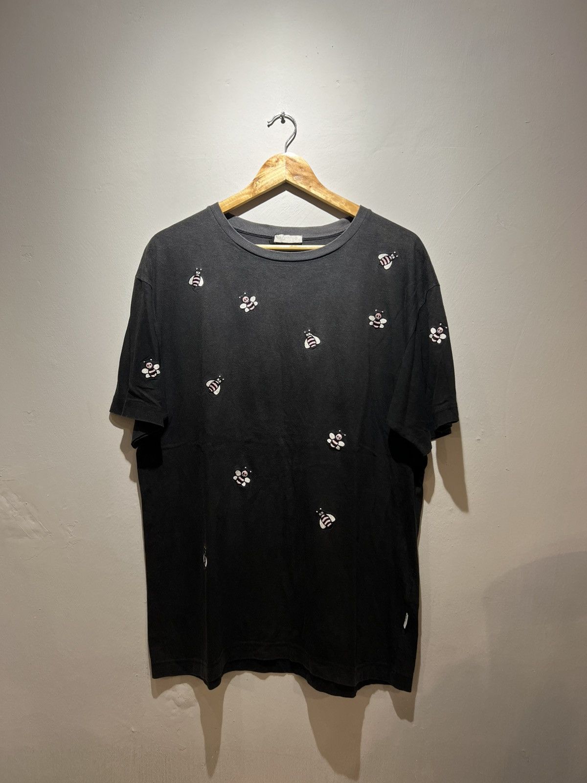 Christian Dior Monsieur × Kaws Christian Dior x Kaws Bee 