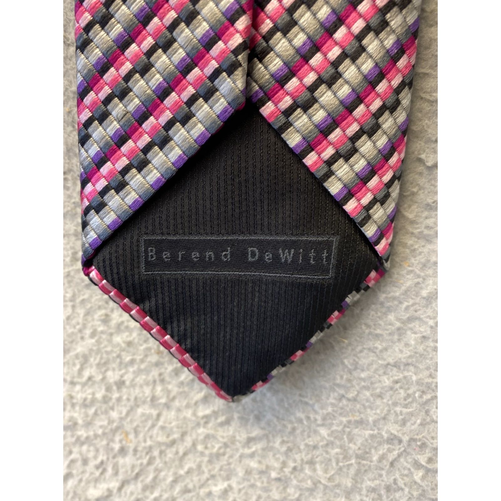 Pinko Berend DeWitt Mens Silk Tie Necktie 3.5 Inch Geometric Pattern Wedding Business Attire Luxury Gray Pink Black Size ONE SIZE - 5 Thumbnail