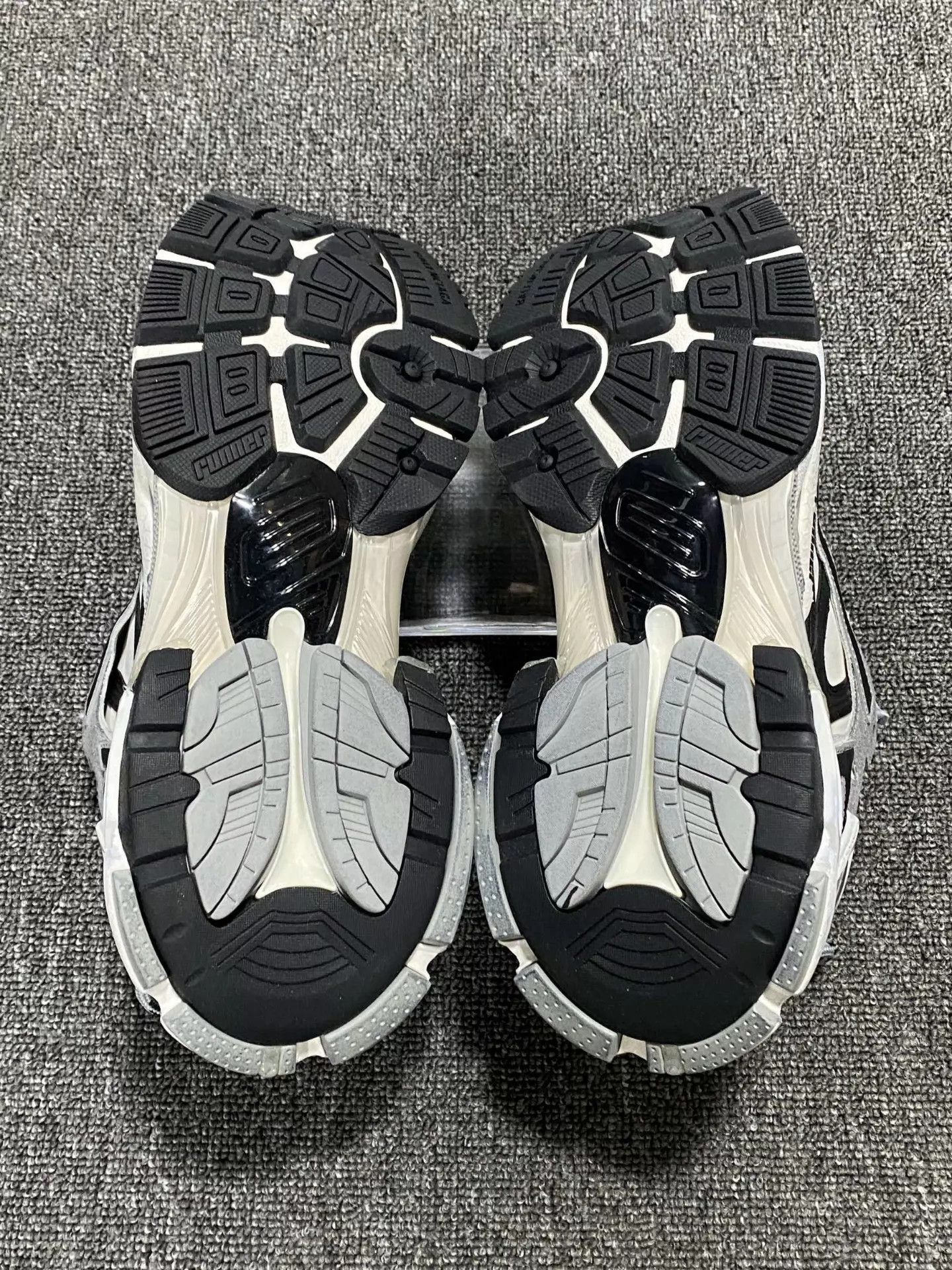 Balenciaga Balenciaga Runner Black Grey Distressed 41 Size US 8 / EU 41 - 6 Thumbnail