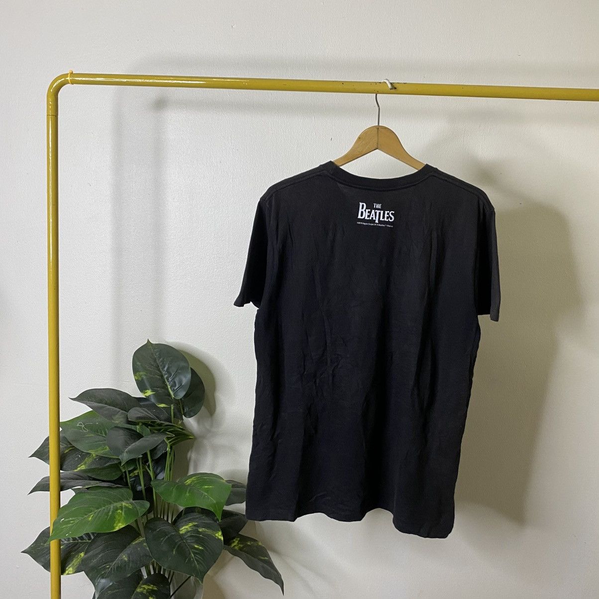 Band Tees 2015 The Beatles by Apple Corps Ltd Band T Shirt Size US L / EU 52-54 / 3 - 8 Thumbnail