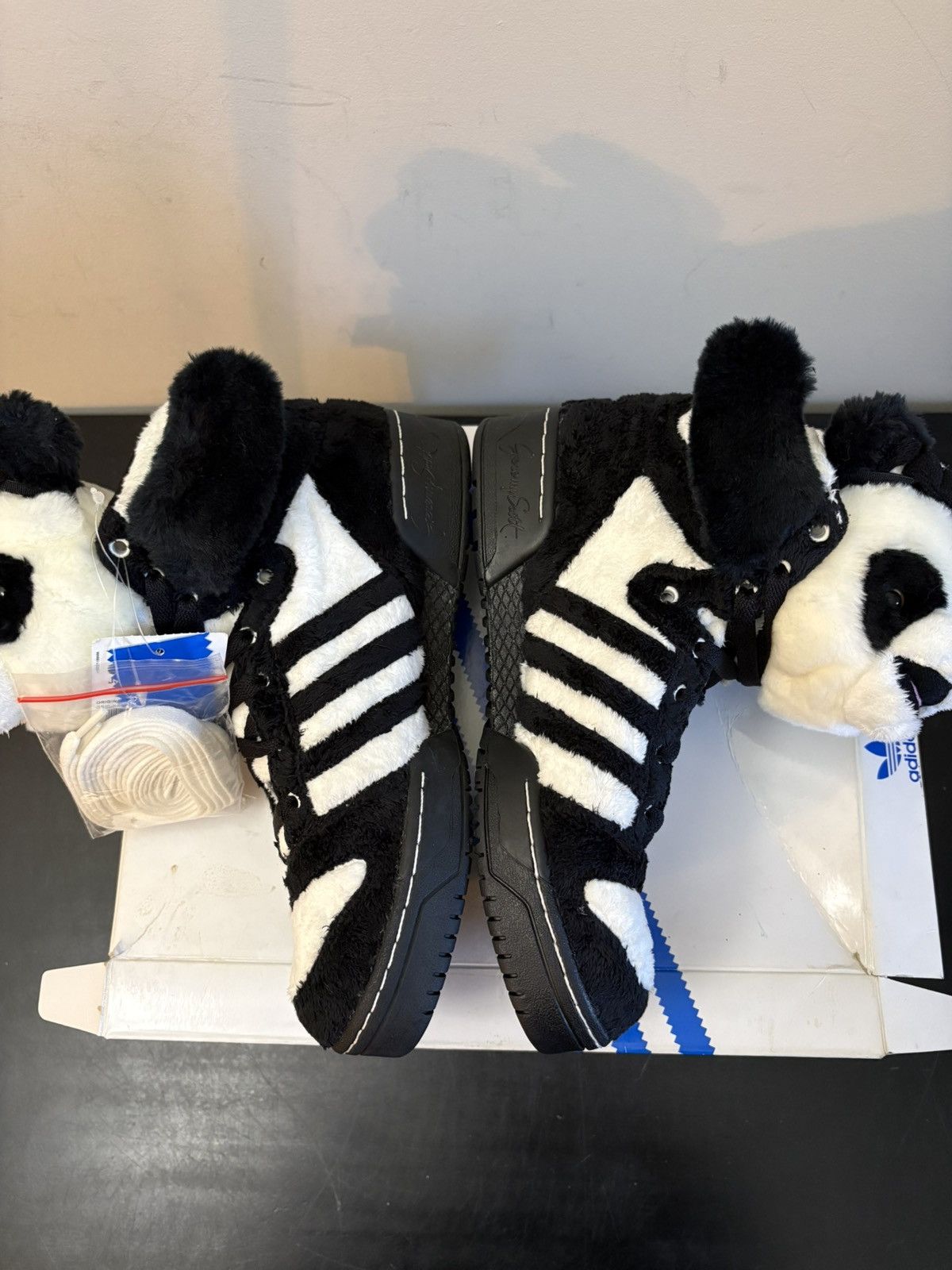 Adidas × Jeremy Scott adidas JS Jeremy Scott Bear Panda Black White Size US 9 / EU 42 - 3 Thumbnail