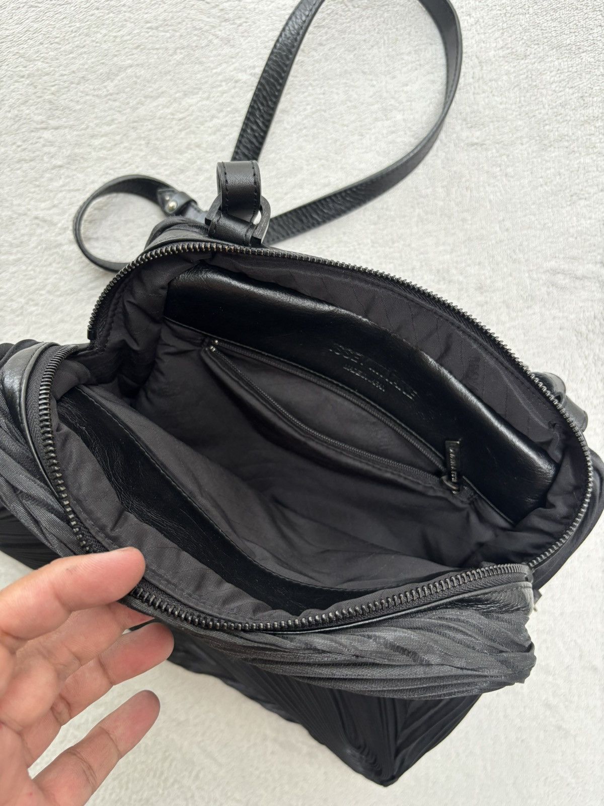 Issey Miyake Issey Miyake Meteorite Sling Bag Size ONE SIZE - 10 Thumbnail