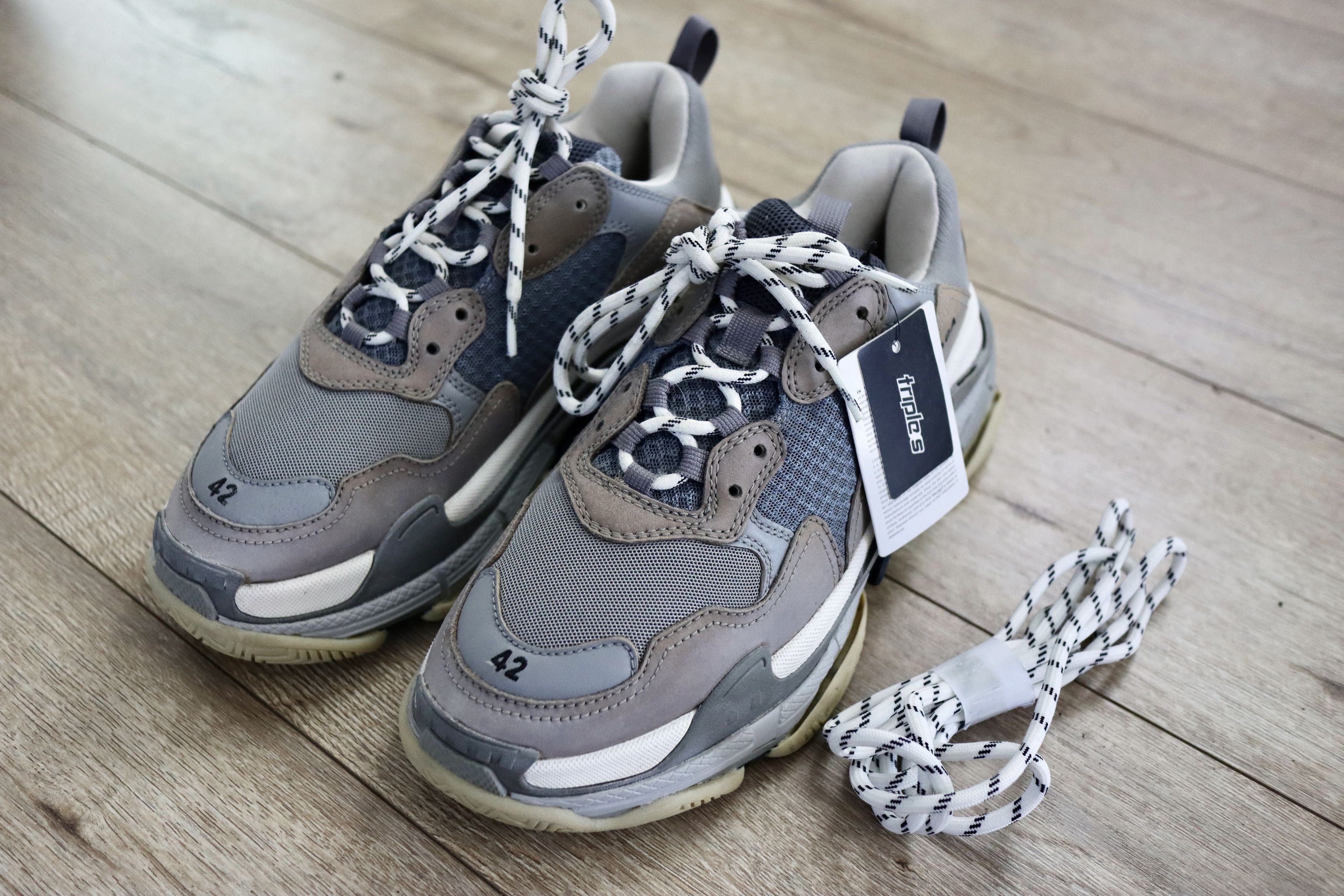 Balenciaga triple s 2.0 grey hotsell