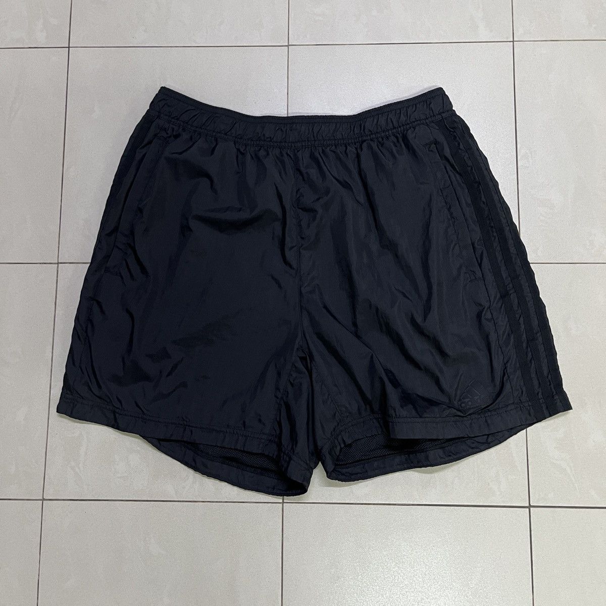 Adidas Adidas Black Stripes Shorts Size 30" / US 8 / IT 44 - 1 Thumbnail