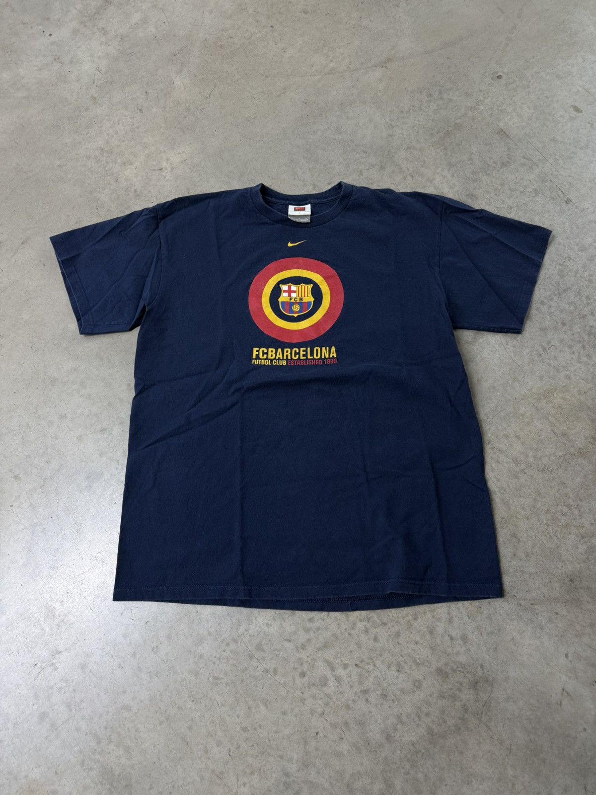 Nike 2000s Vintage FC Barcelona Nike Center Swoosh Soccer TShirt Size US L / EU 52-54 / 3 - 1 Thumbnail