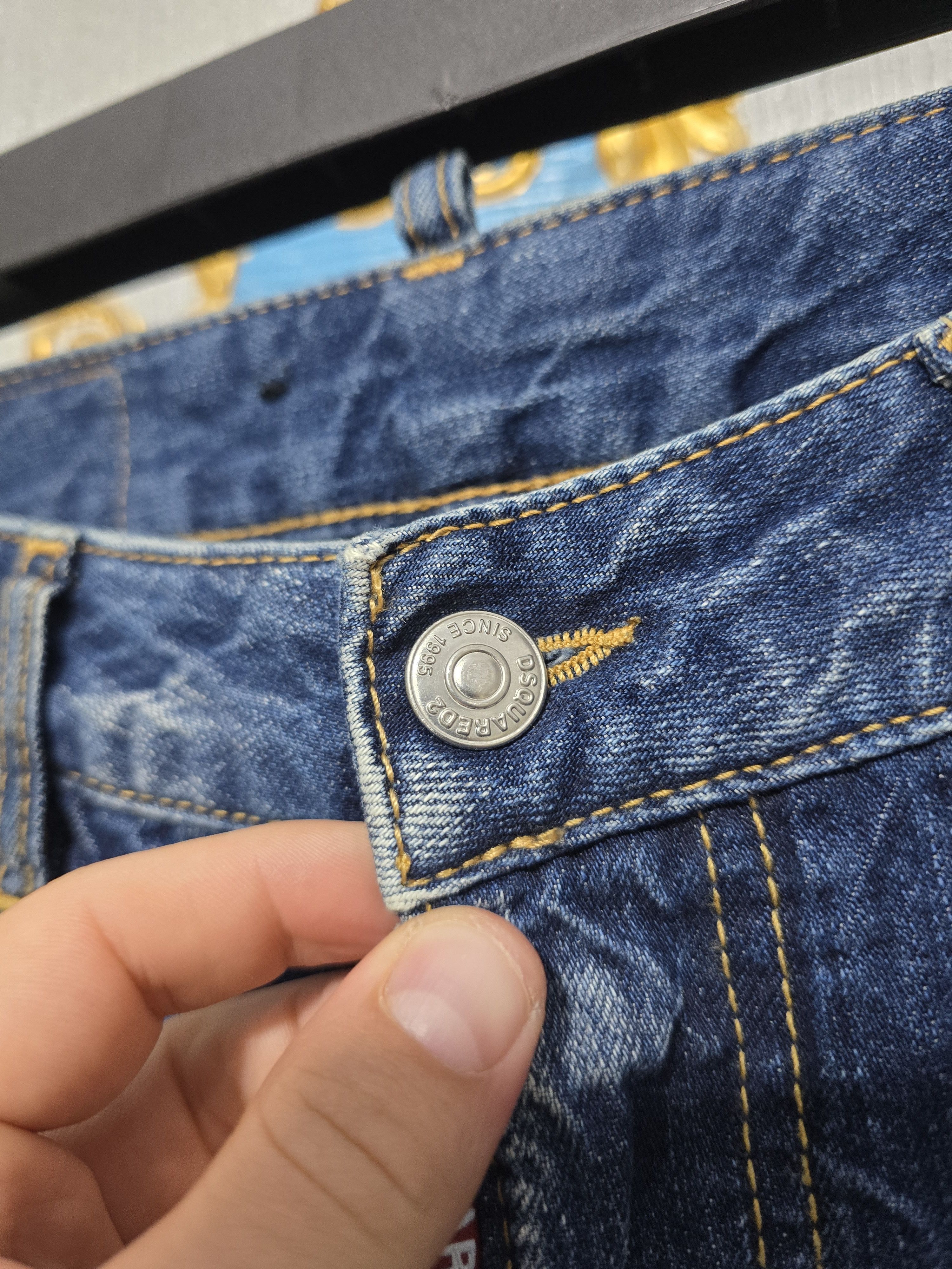 Dsquared2 Dsquared2 distressed jeans featuring a blue paint splatter Size 27" / US 4 / IT 40 - 6 Thumbnail