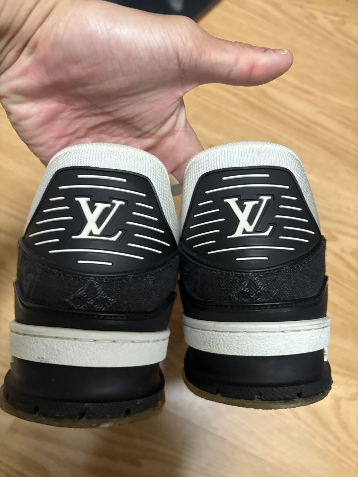 Louis Vuitton Louis Vuitton LV Trainer Black and White Size US 9.5 / EU 42-43 - 7 Thumbnail