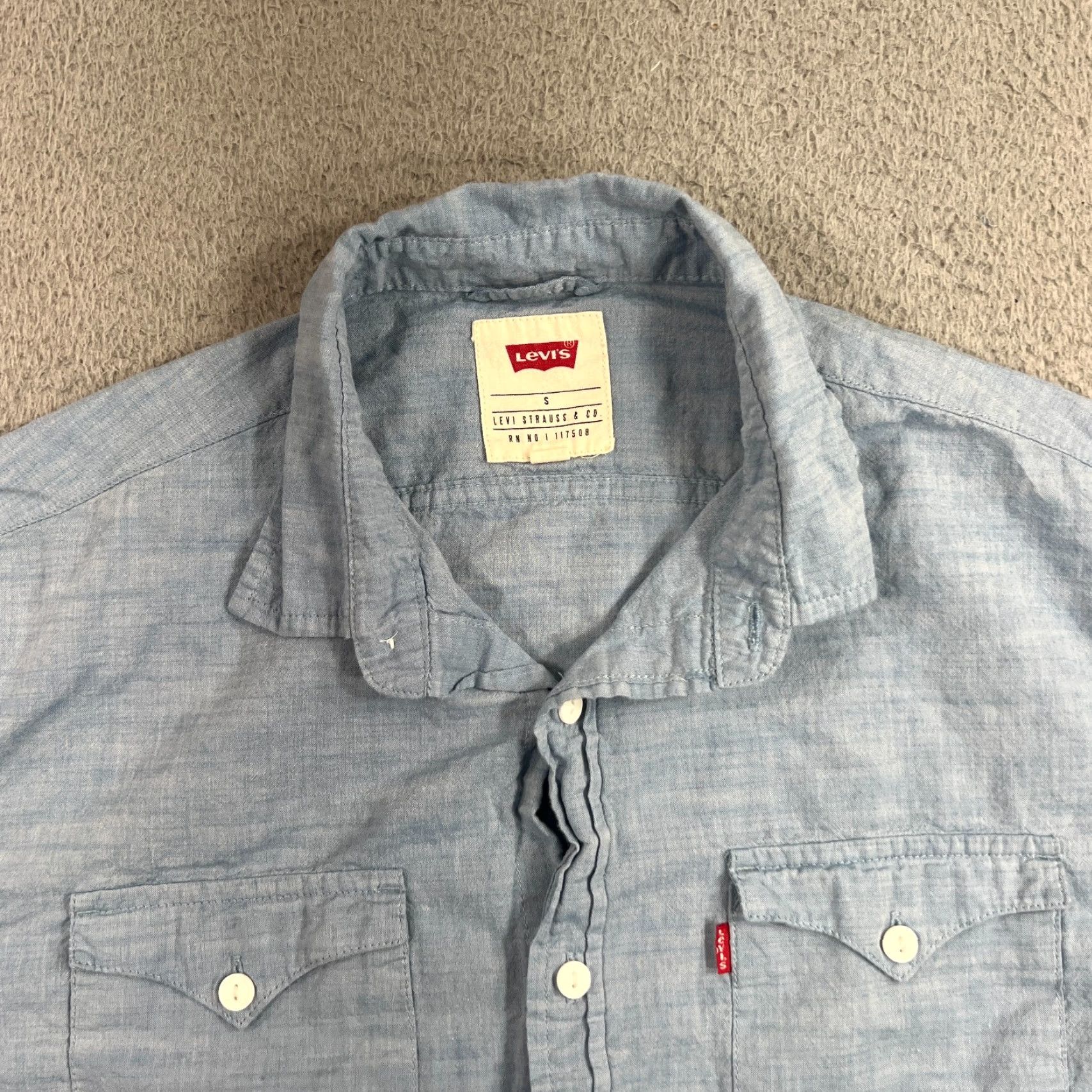 Levi's VINTAGE LEVI'S Shirt Mens Small Blue Chambray Red Tab Button Up Collared Size US S / EU 44-46 / 1 - 2 Thumbnail