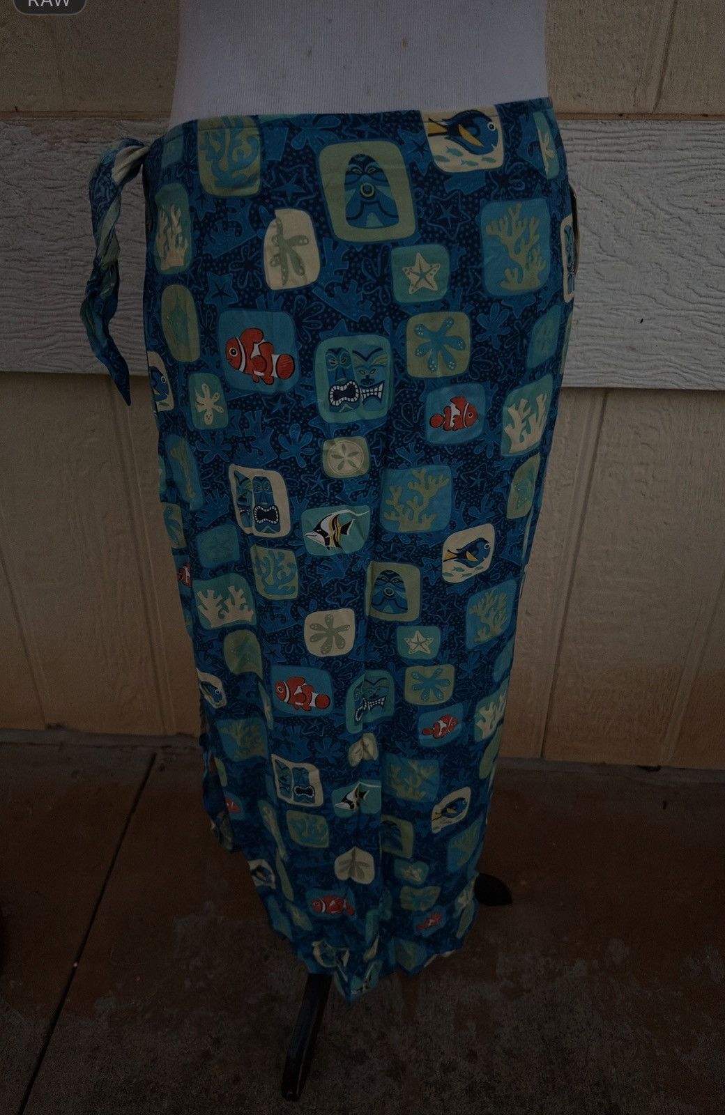 Reyn Spooner New Rare Reyn Spooner Disney Finding Nemo Sarong Women's M-L Size 32" / US 10 / IT 46 - 3 Thumbnail