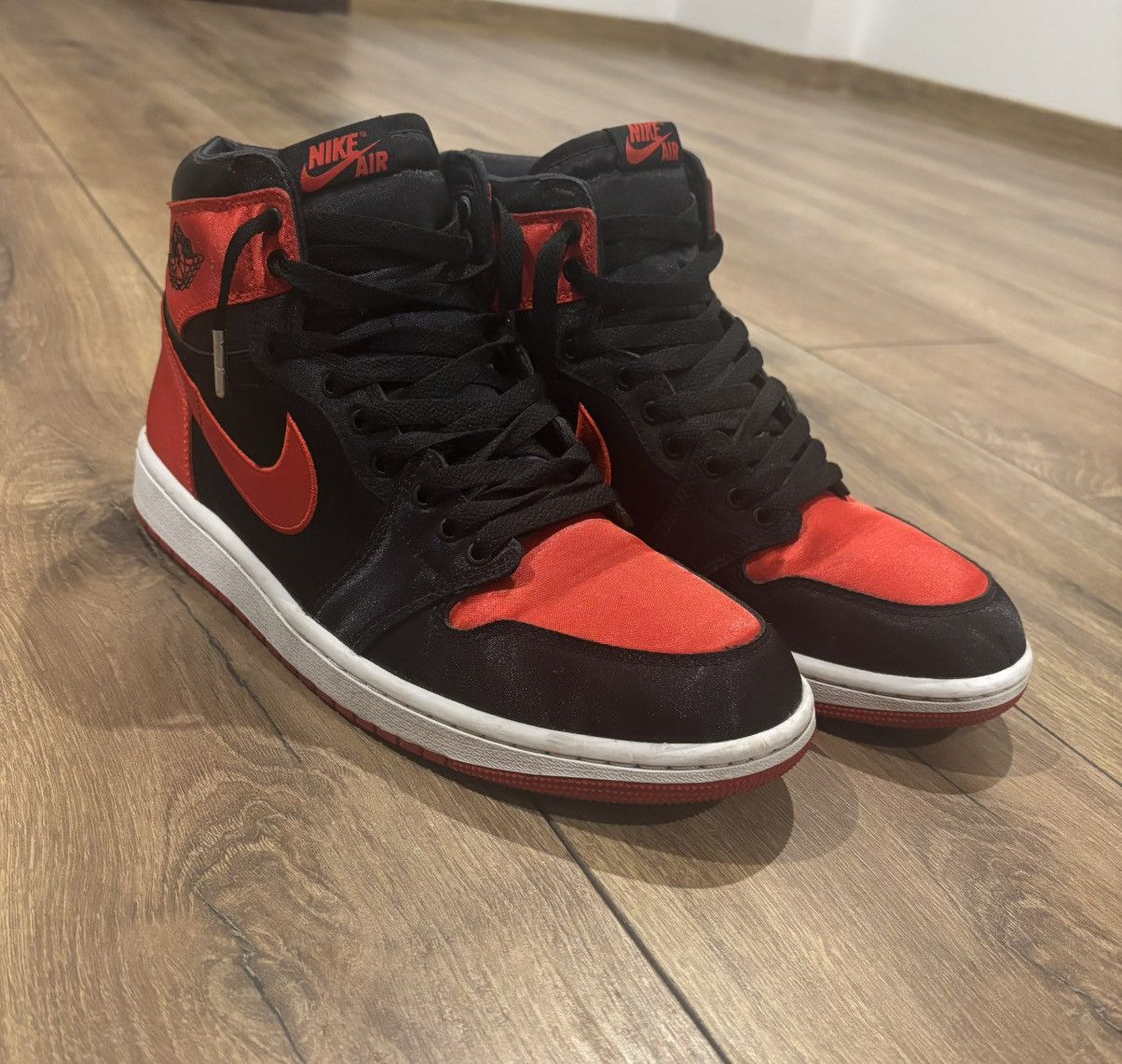 Nike Nike air jordan 1 high satin bred Size US 10.5 / EU 43-44 - 1 Thumbnail
