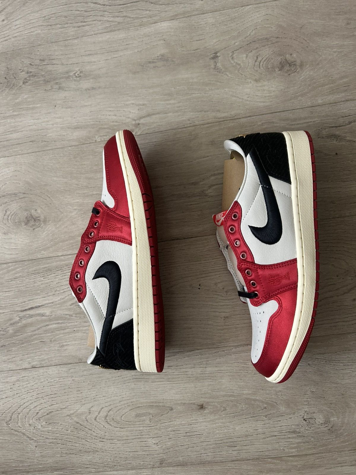 Jordan retro low OG trophy room rookie card