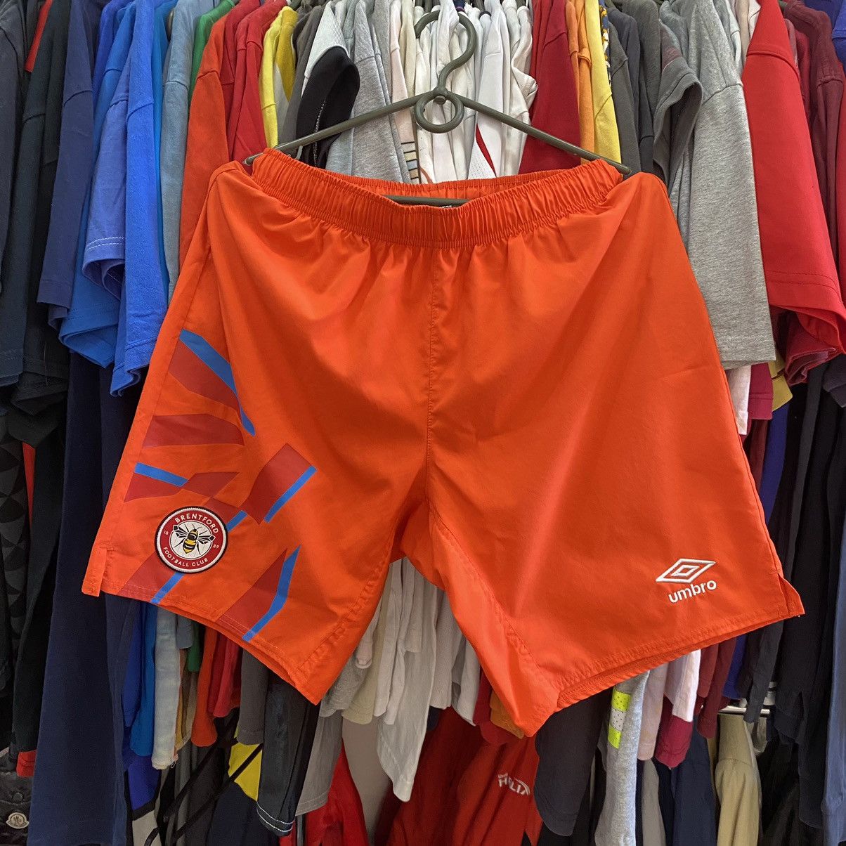 Umbro Men’s Umbro Brentford Big Logo Nylon soccer shorts Size US 32 / EU 48 - 1 Thumbnail