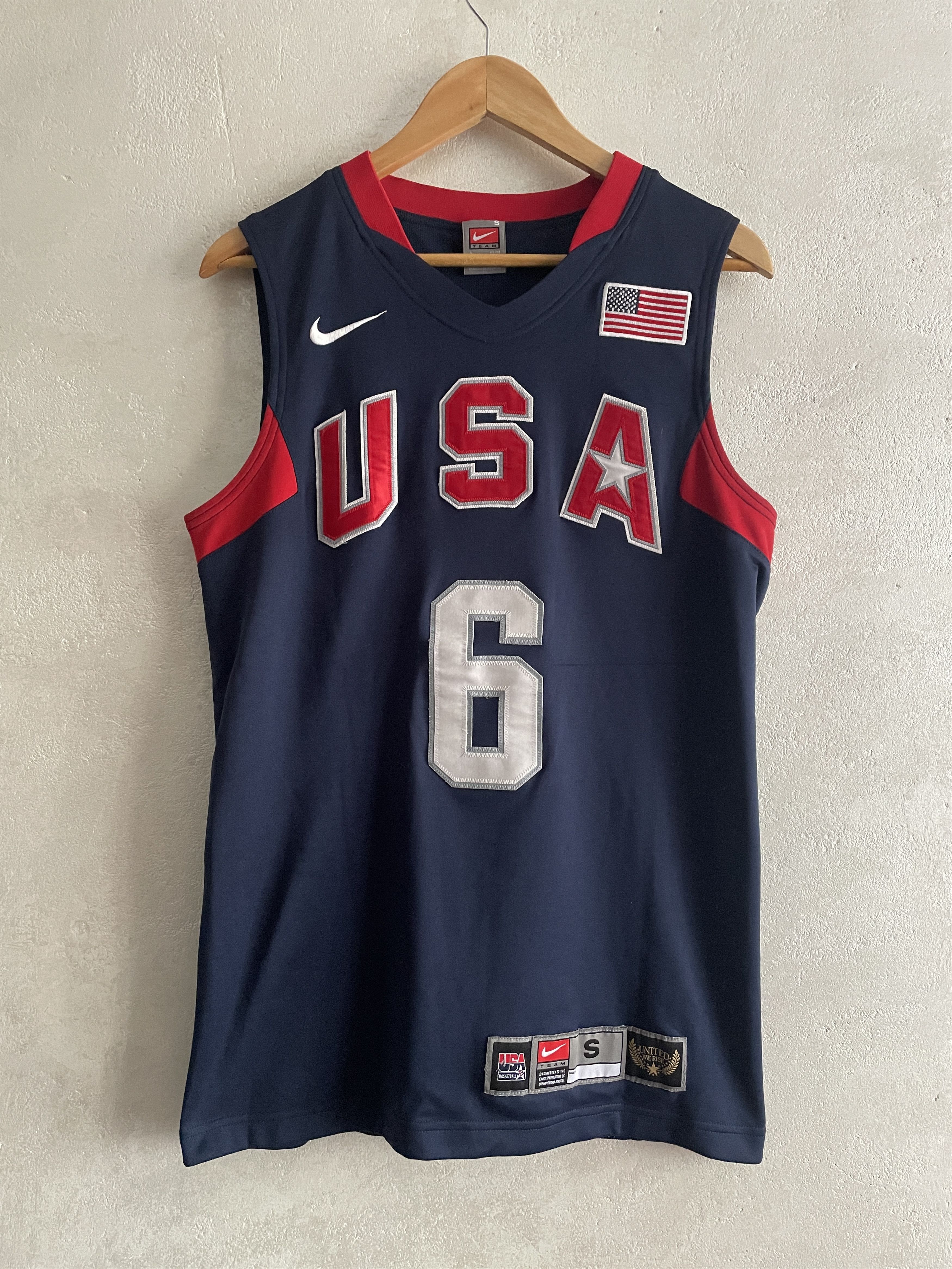 Nike Vintage USA 2008 Olympic Lebron James Basketball Jersey Size US S / EU 44-46 / 1 - 1 Thumbnail