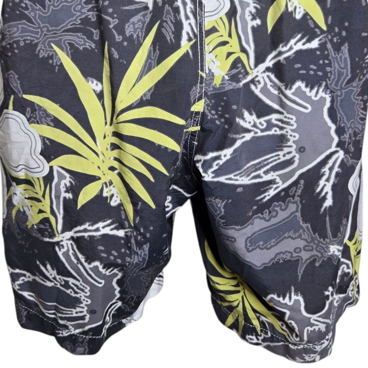 Tommy Bahama Tommy Bahama Relax Mens Swim Trunks Medium Tropical Print Size US 34 / EU 50 - 8 Thumbnail