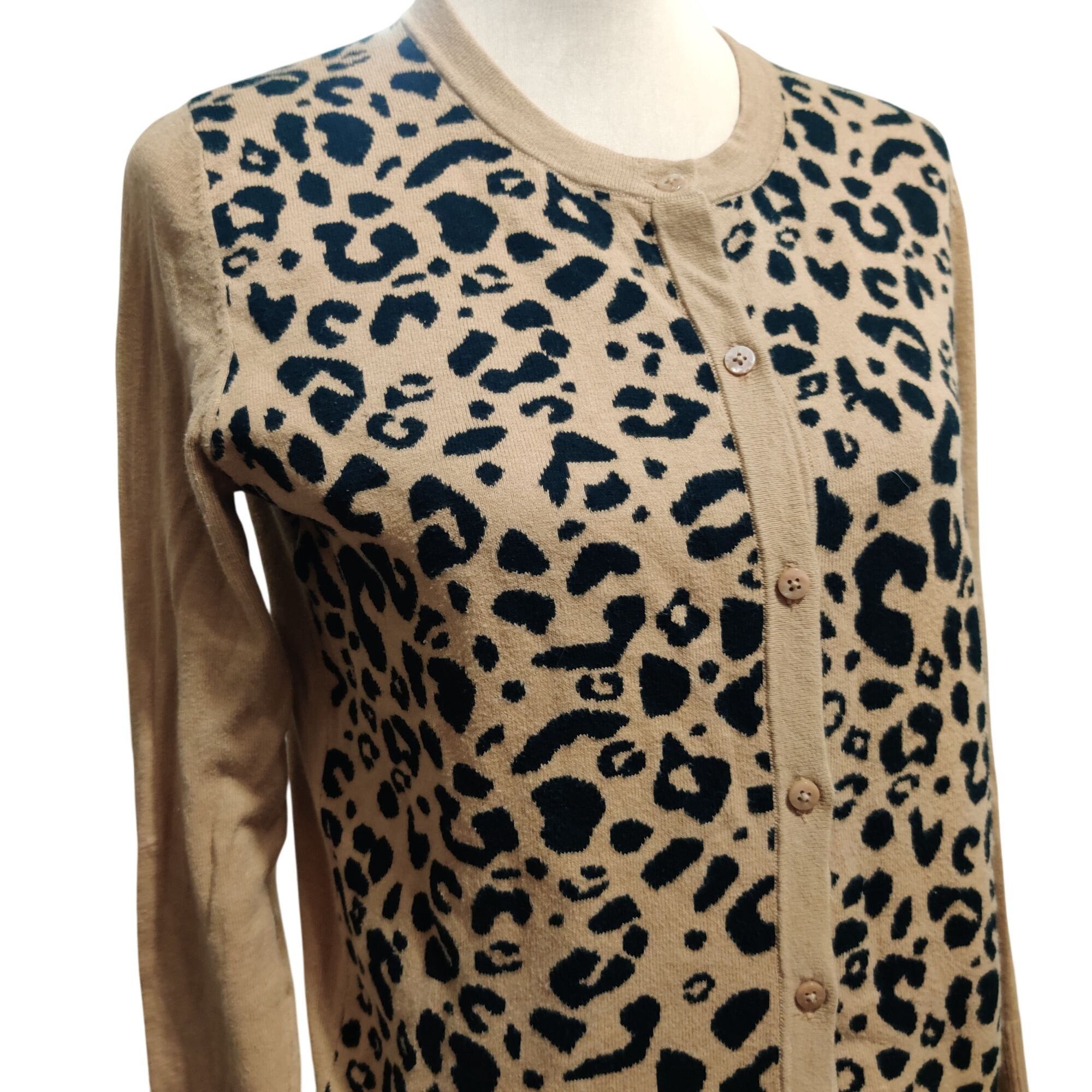 Merona Merona M Cardigan Tan Button Front Leopard Animal Print Swea Size M / US 6-8 / IT 42-44 - 2 Thumbnail
