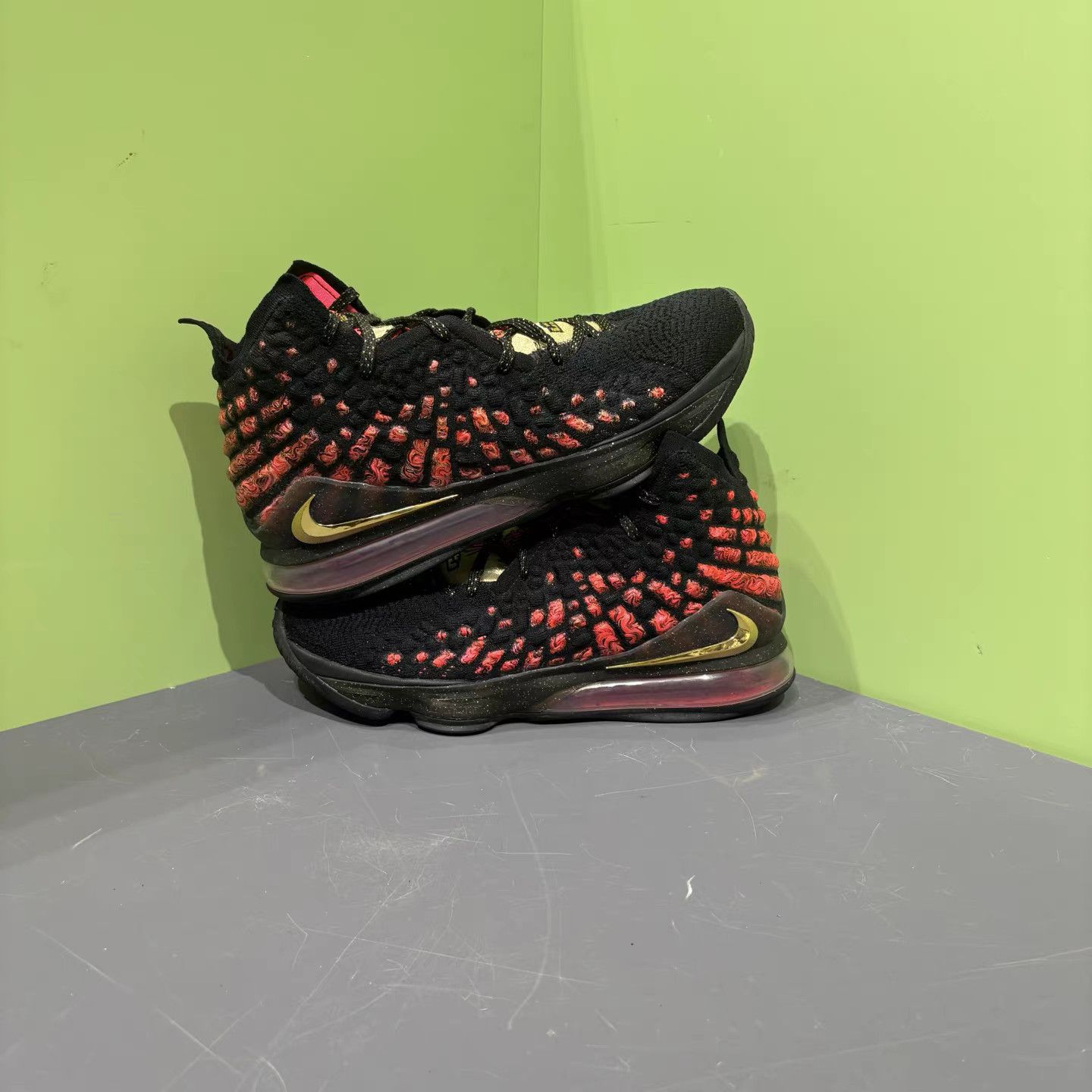 Nike Nike LBJ17 Basketball Shoes K15 Size US 11.5 / EU 44-45 - 4 Thumbnail