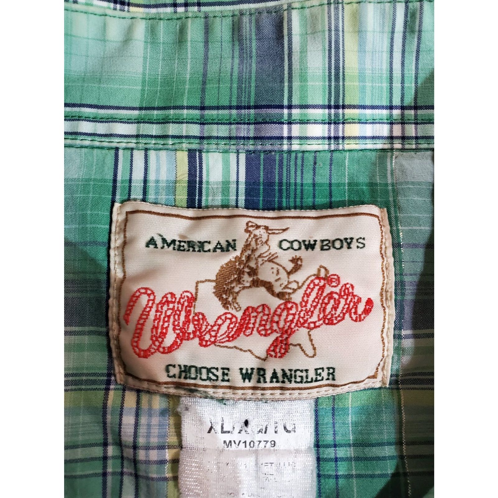Wrangler VINTAGE Wrangler Western Style Shirt Mens XL GREEN Plaid w/ Pearl Snaps Shirt Mens XL Green Plaid Pearl Snaps Western Style Wrangler Vintage Size US XL / EU 56 / 4 - 5 Thumbnail