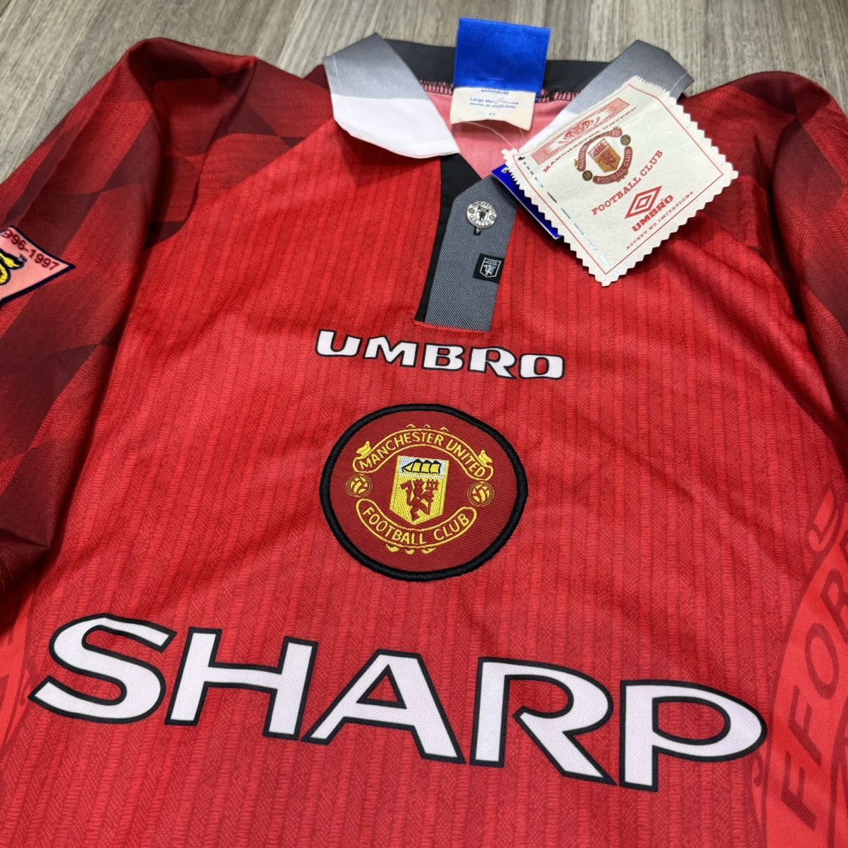 Umbro Manchester united 96/98 home shirt #11 Giggs (bnwt) Size US L / EU 52-54 / 3 - 3 Thumbnail