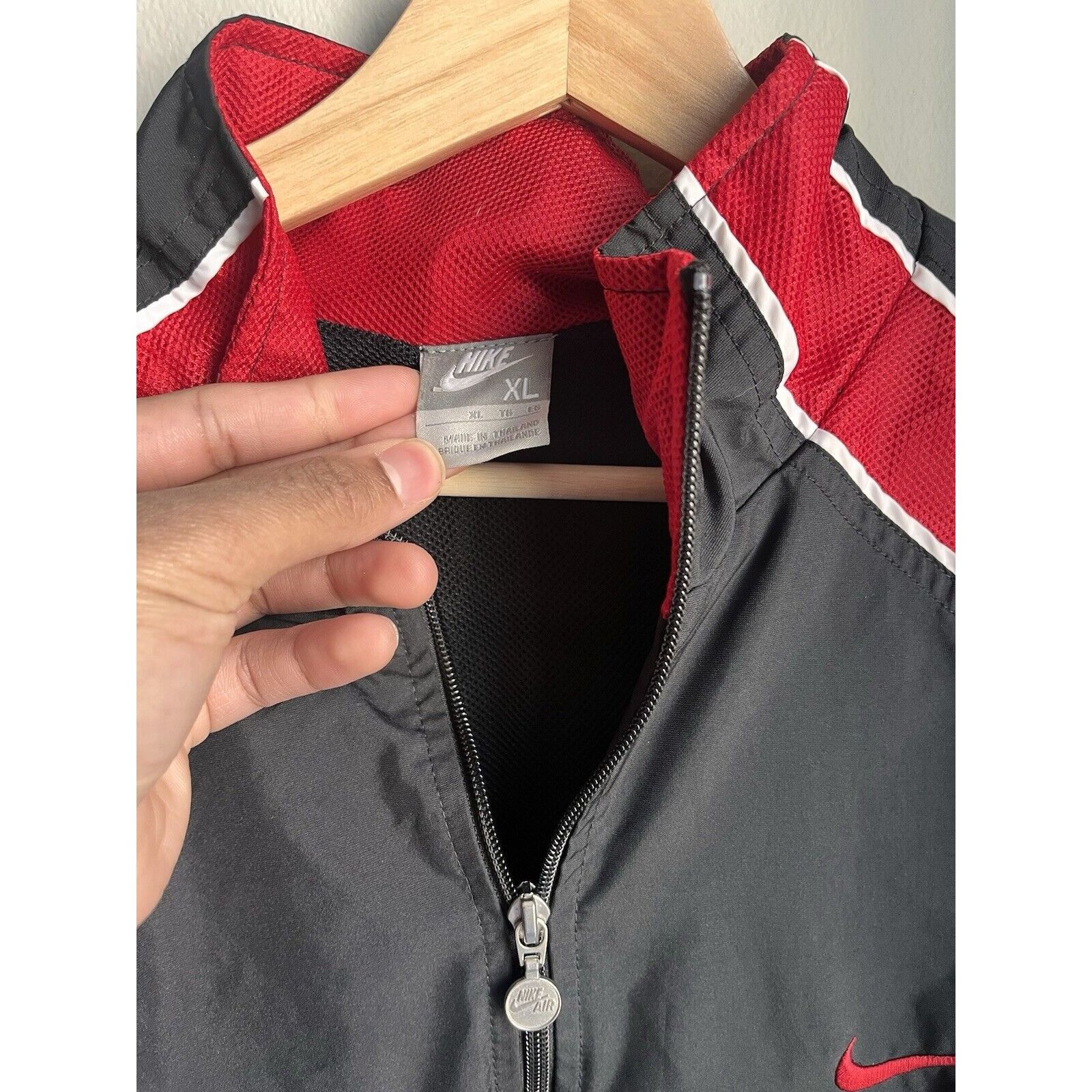 Nike VINTAGE NIKE AIR LOGO WINDBREAKER RAIN WARM UP TRACK JACKET Size US XL / EU 56 / 4 - 3 Thumbnail