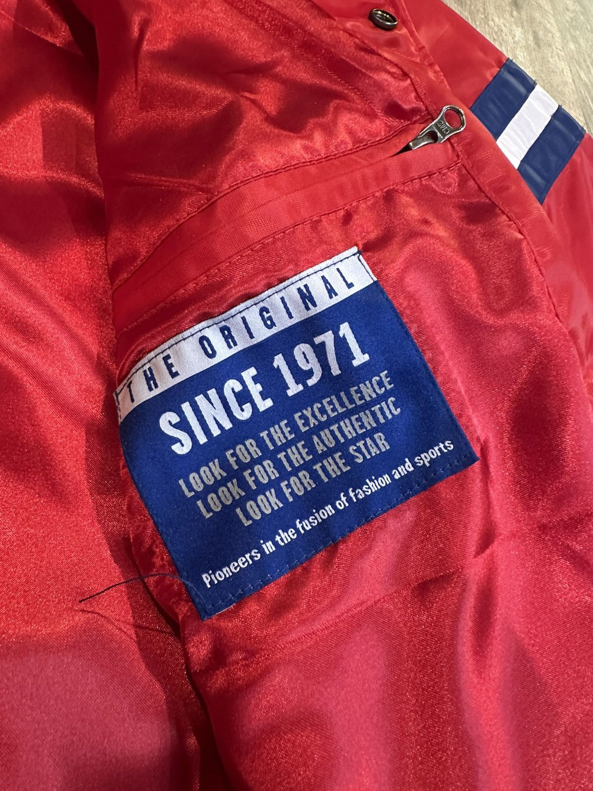 Starter NEW Starter Phillies Satin Varsity Bomber Jacket MLB Size US S / EU 44-46 / 1 - 13 Thumbnail