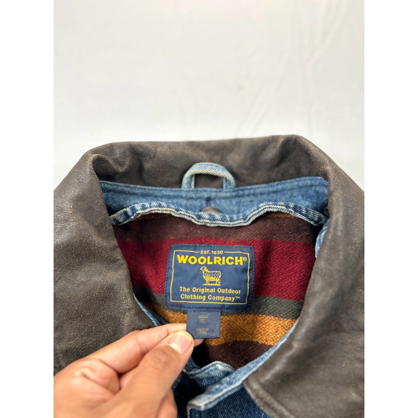 Vintage VINTAGE Woolrich Jacket Mens XL Blue Denim Leather Collar Barn Chore Coat Blanket Lined Size US XL / EU 56 / 4 - 2 Thumbnail