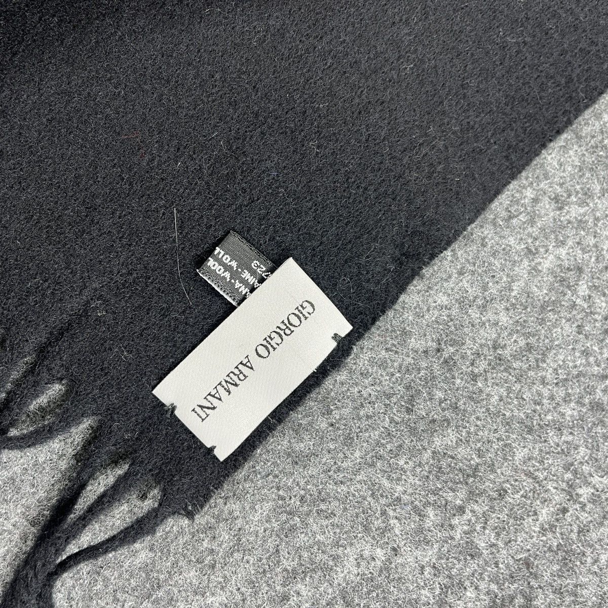 Giorgio Armani Giorgio Armani Scarf / Muffler / Neckwear T1344 Size ONE SIZE - 8 Thumbnail
