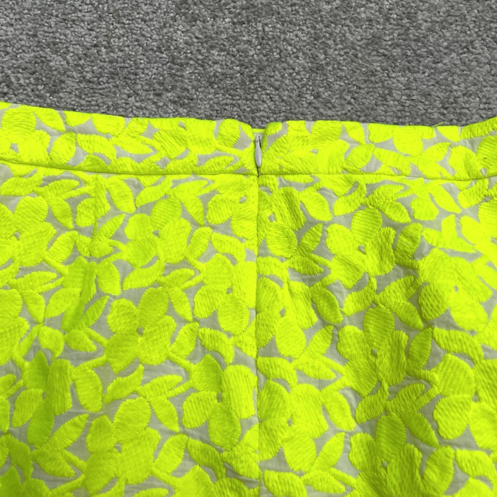 J.Crew J.Crew Embroidered Short Mini Pencil Skirt Womens 0 Neon Yellow Floral Casual Size 25" / US 0 / IT 36 - 4 Thumbnail