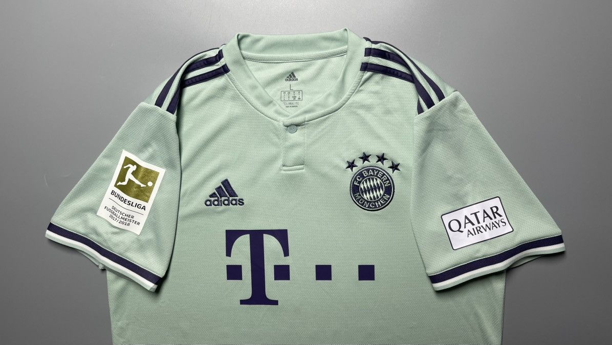 Vintage BAYERN ADIDAS 2018/2019 FOOTBALL AWAY JERSEY #72 STANISIC Size US L / EU 52-54 / 3 - 3 Thumbnail