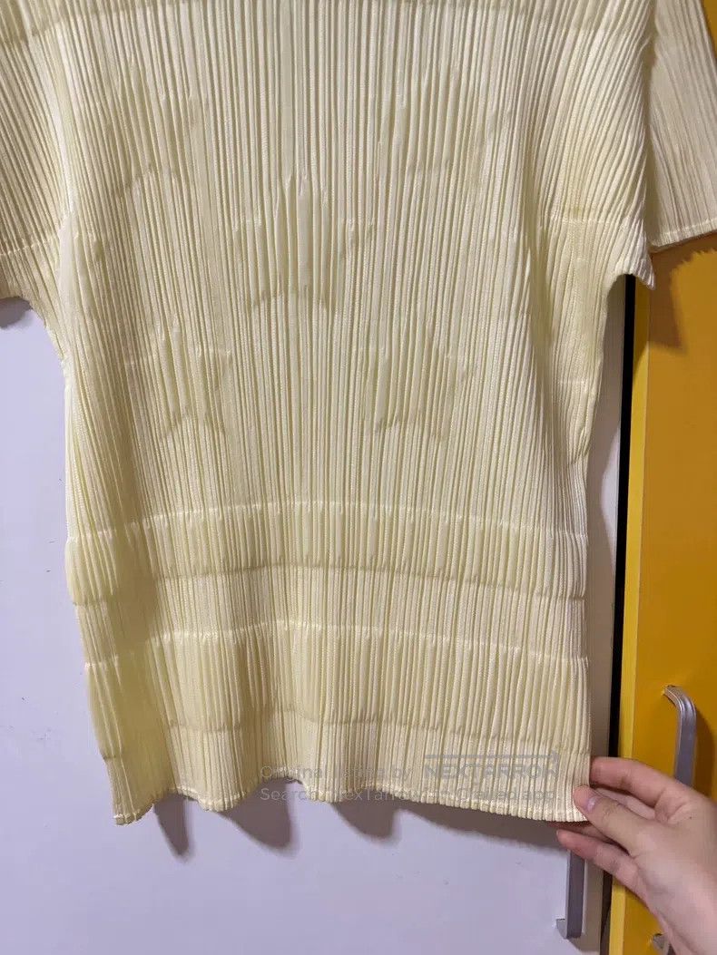 Issey Miyake Issey Miyake Embossed Star Ruched Solid Color Short-Sleeve Size L / US 10 / IT 46 - 6 Thumbnail