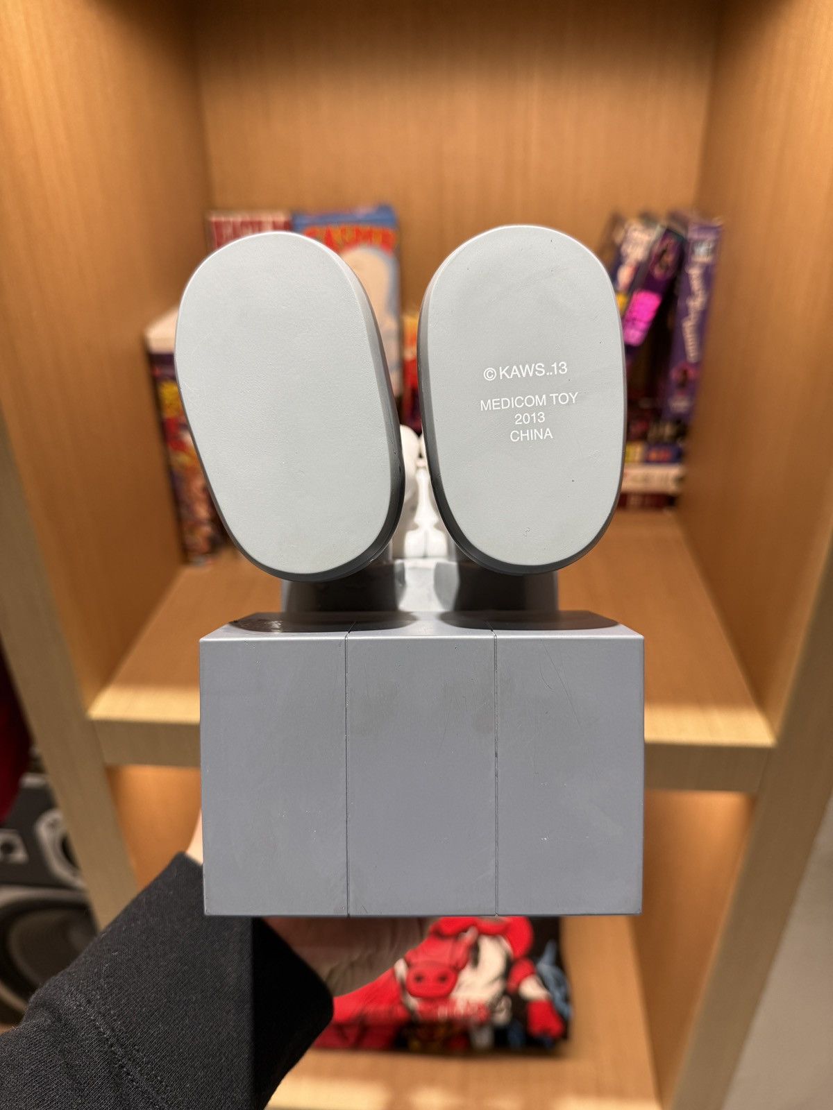 Kaws 2013 Kaws Passing Through Companion Gray Figure with Box Size ONE SIZE - 7 Thumbnail