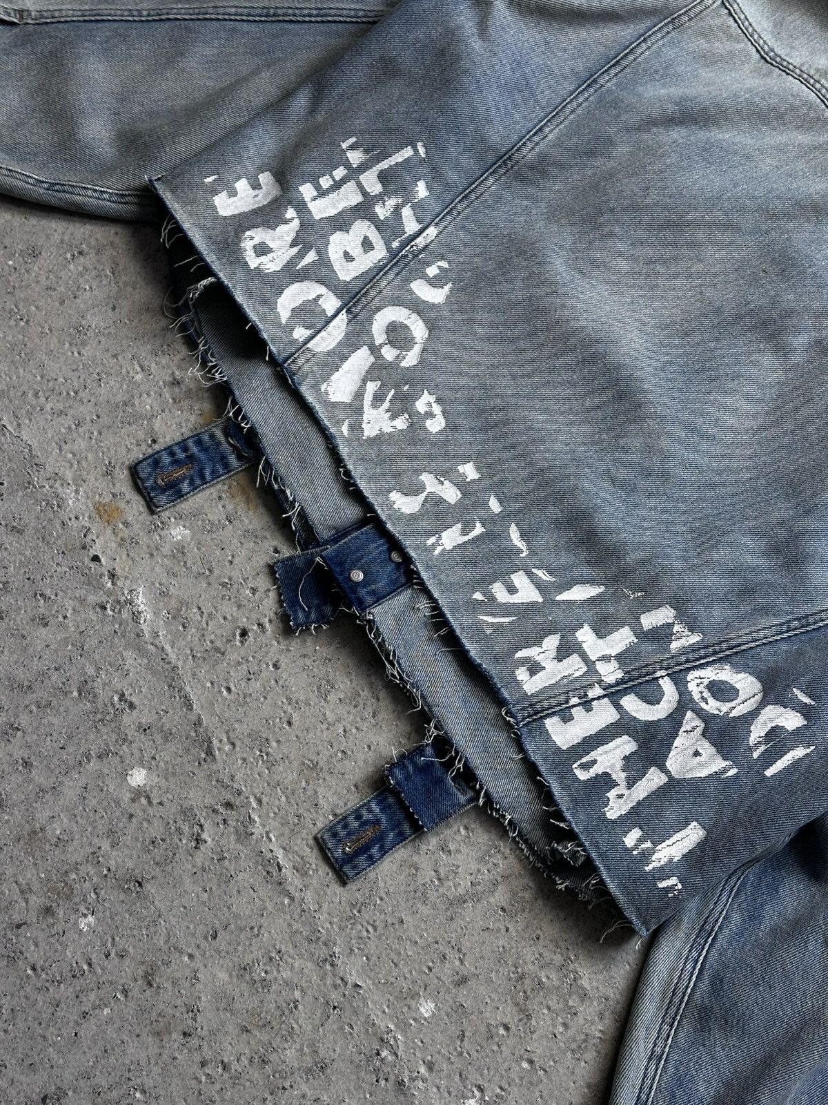 MM6 MM6 Maison Margiela Cropped Denim Jacket Graphic Print Size US M / EU 48-50 / 2 - 12 Thumbnail