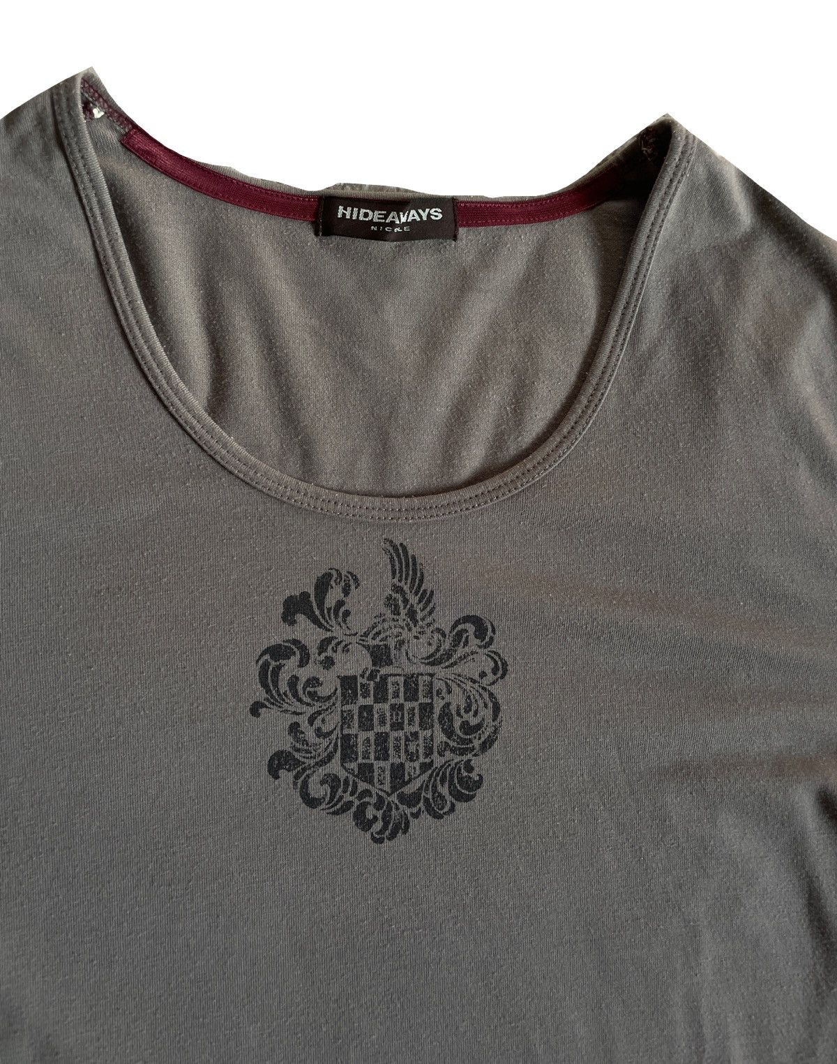 If Six Was Nine 2000s HIDEAWAYS Japanese archive Vkei Gothic Emblem Tee Size US S / EU 44-46 / 1 - 5 Thumbnail