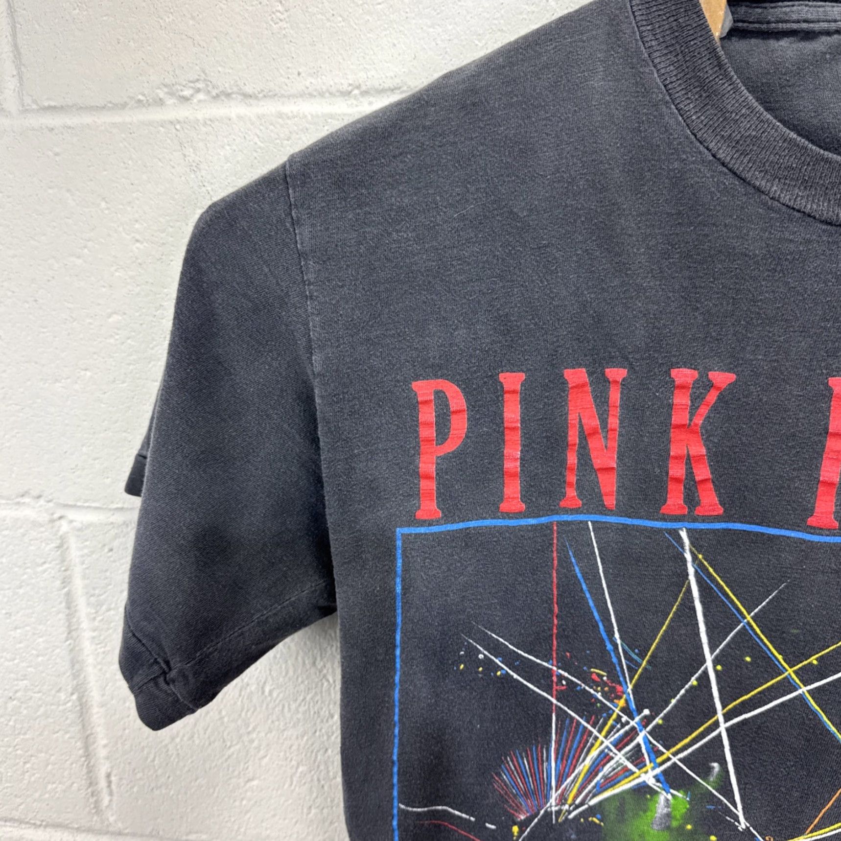 Vintage VINTAGE Pink Floyd 1987 World Tour T-Shirt Black Large Graphic Print Rock 80s Men's Size US L / EU 52-54 / 3 - 5 Thumbnail