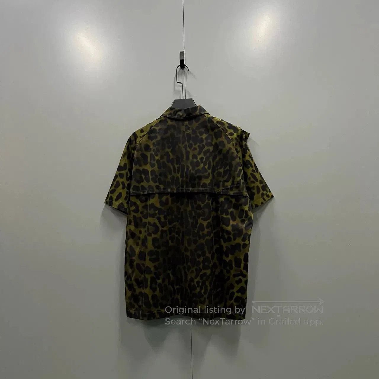 Burberry burberry leopard print half-zip short sleeve shirt. Size US M / EU 48-50 / 2 - 2 Thumbnail