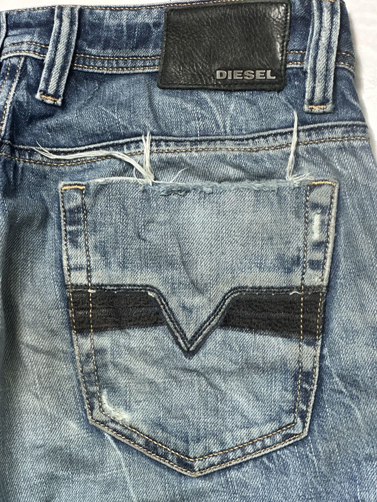 Diesel Diesel Viker Medium Blue Distressed Button Fly Faded Jeans Size US 31 - 8 Thumbnail