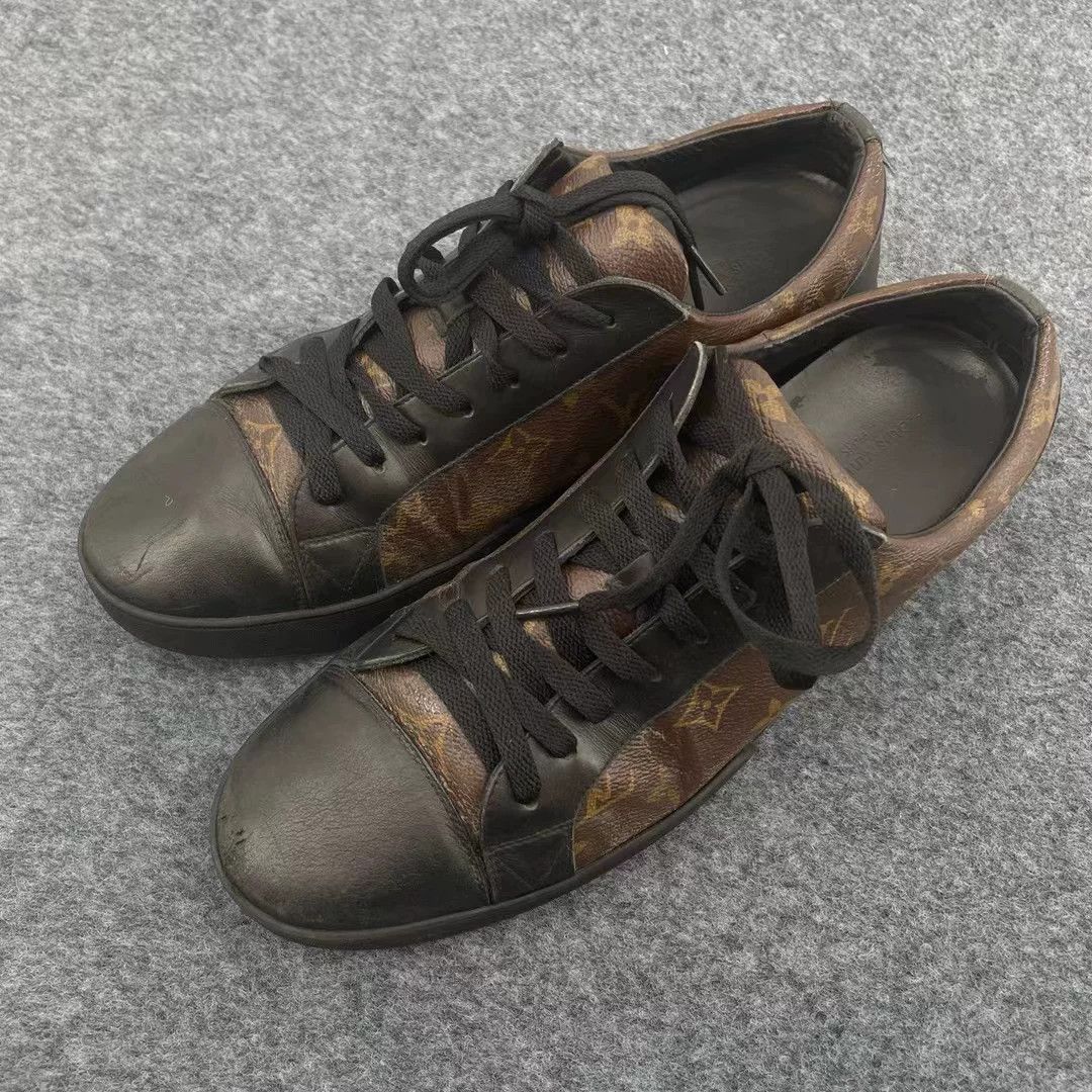 Louis Vuitton Louis Vuitton Lowtop Sneakers 44 Men Size US 10.5 / EU 43-44 - 1 Thumbnail