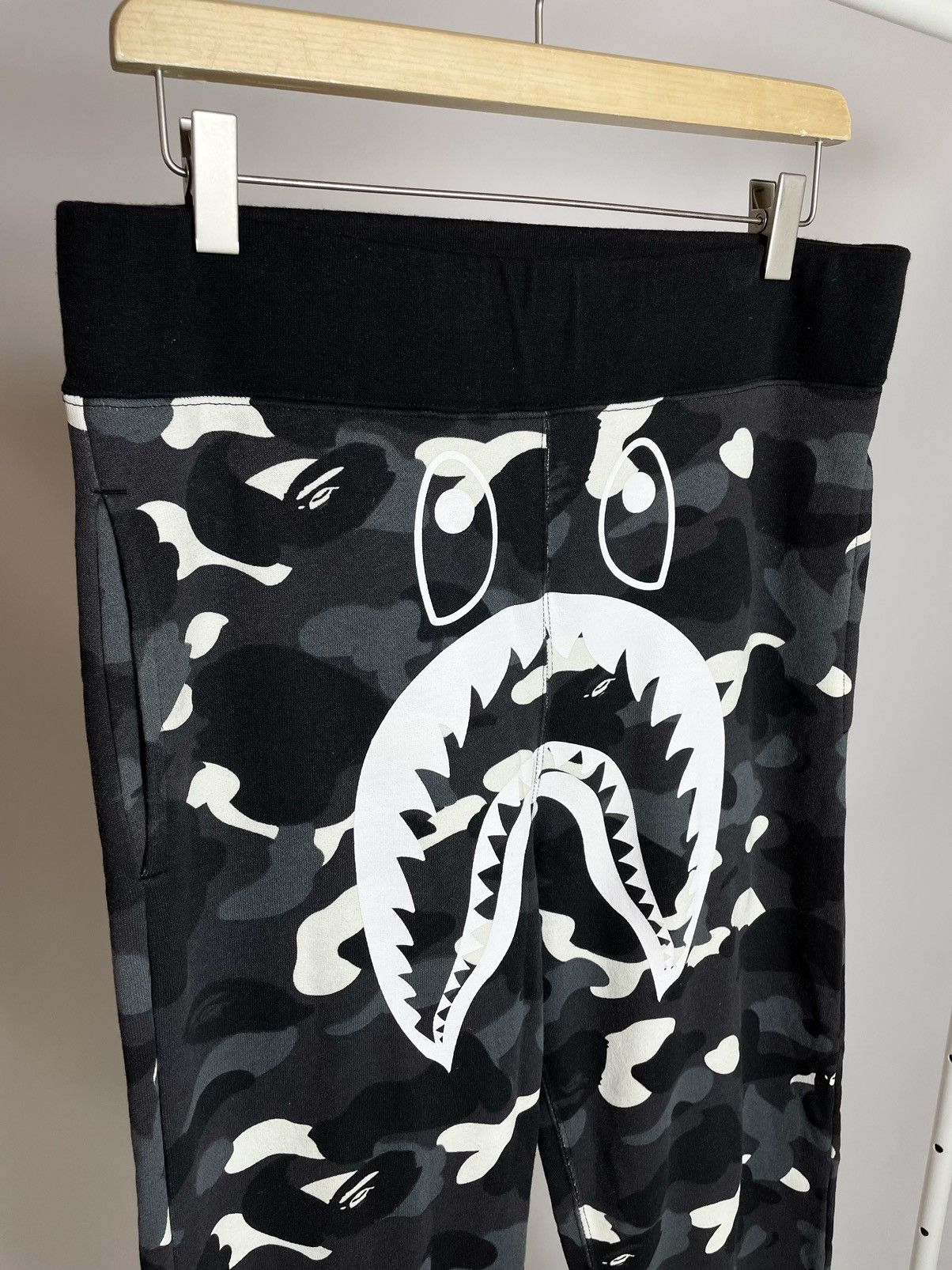 Bape BAPE 🌎 Glow in the dark sport camo sweat pants made in Japan Size US 32 / EU 48 - 5 Thumbnail