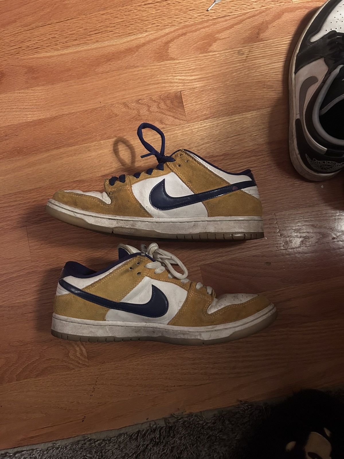 Nike Laser orange nike sb dunks Size US 11 / EU 44 - 2 Thumbnail
