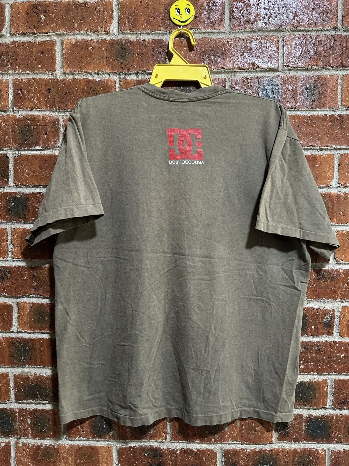 Vintage Thrashed Vintage Dc Shoes Skateboard faded Tee Size US L / EU 52-54 / 3 - 7 Thumbnail