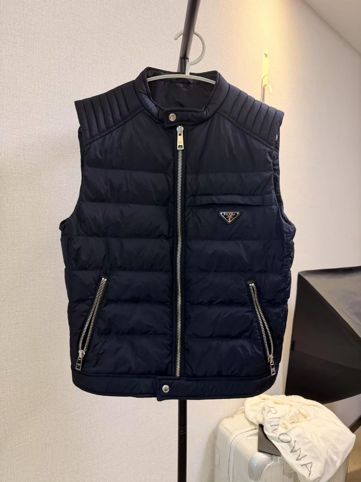 Prada Prada Triangle Logo Gilet 50 99% New Size US M / EU 48-50 / 2 - 1 Thumbnail