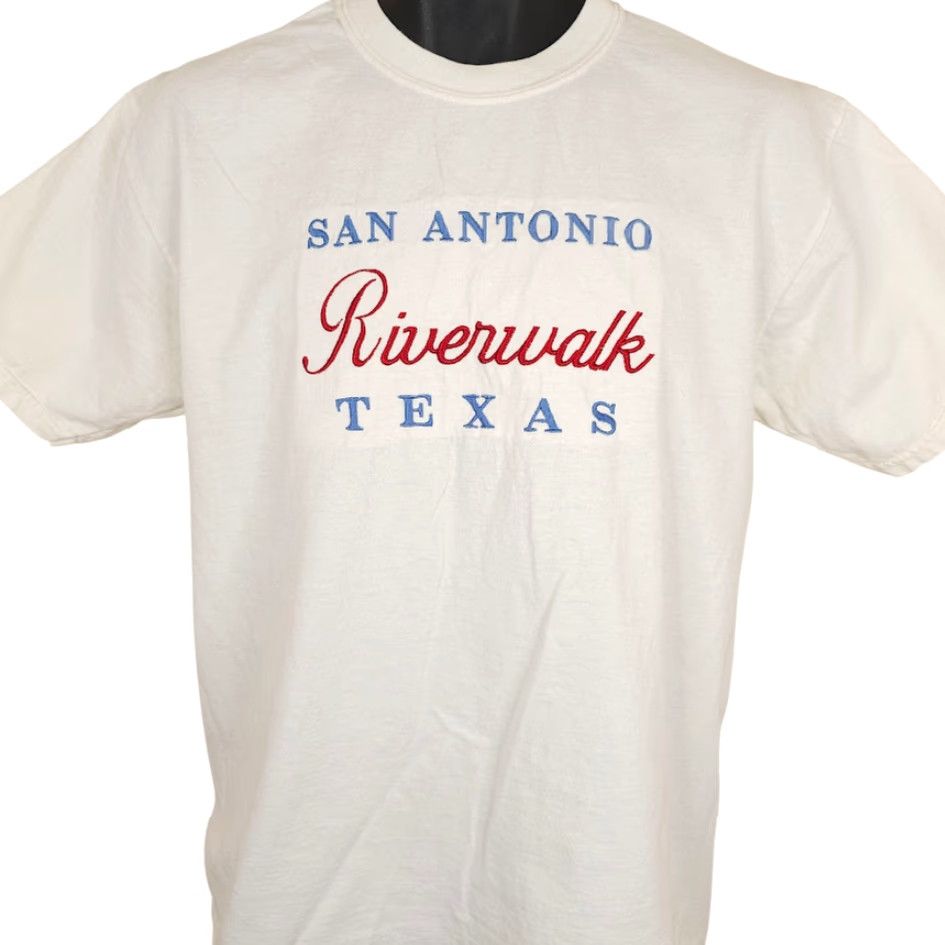 Gildan VINTAGE San Antonio T Shirt Mens Size Medium White Y2K Texas River Walk Size US M / EU 48-50 / 2 - 2 Thumbnail