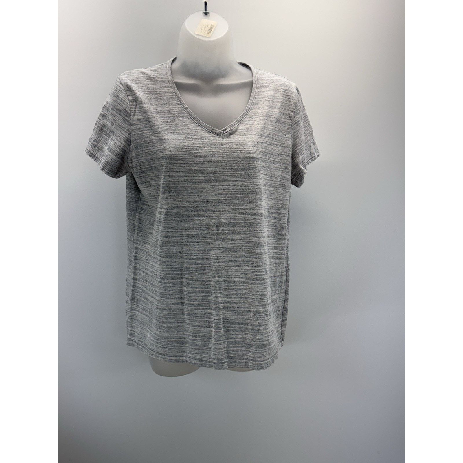 Croft & Barrow Croft & Barrow Classic Tee V-neck Gray T-Shirt Women’s M Size M / US 6-8 / IT 42-44 - 1 Thumbnail
